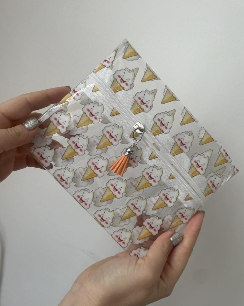 Átlátszó neszeszer